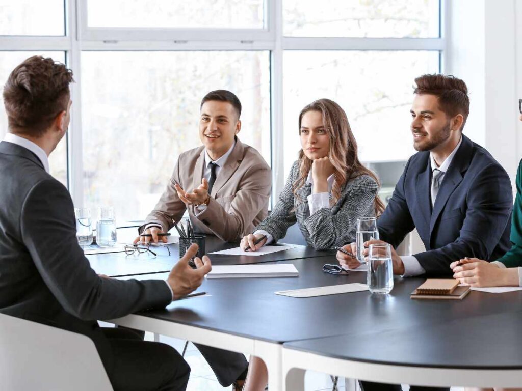 Comissão CIPA conversando com o CEO da empresa.